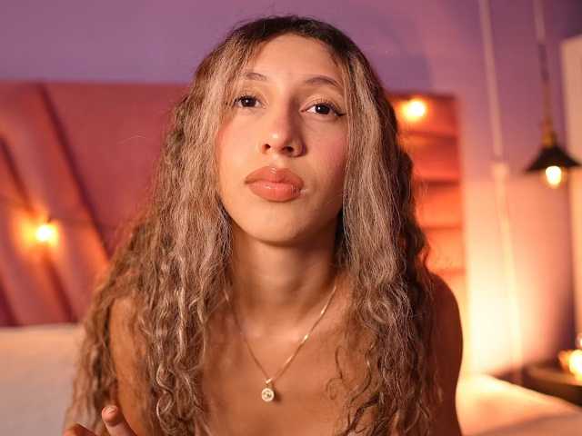 Beautifulskinny18 live cam on BongaCams