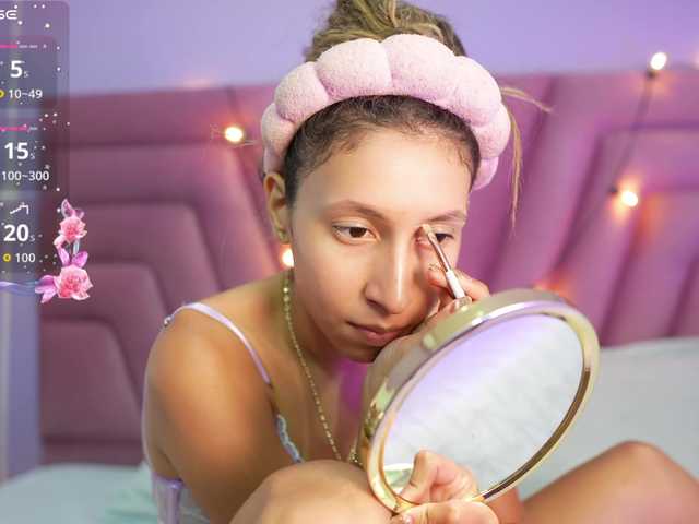 Beautifulskinny18 live cam on BongaCams