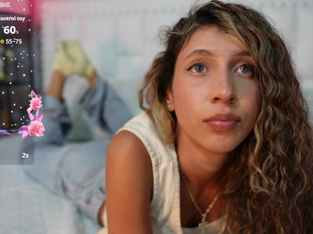Beautifulskinny18 live webcam show