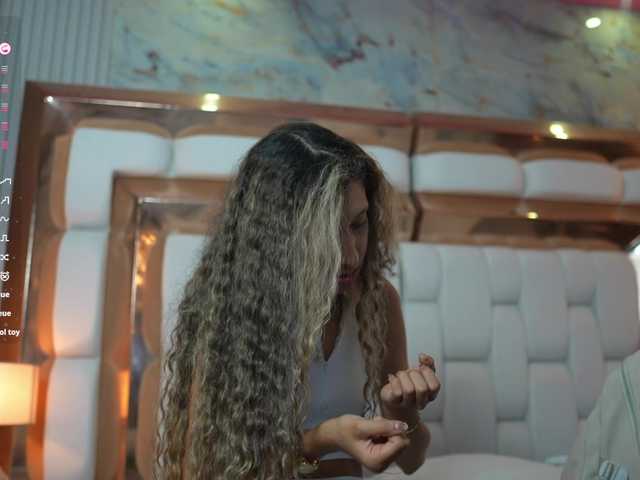 Beautifulskinny18 live cam on BongaCams