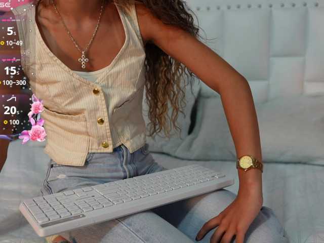 Beautifulskinny18 live webcam show