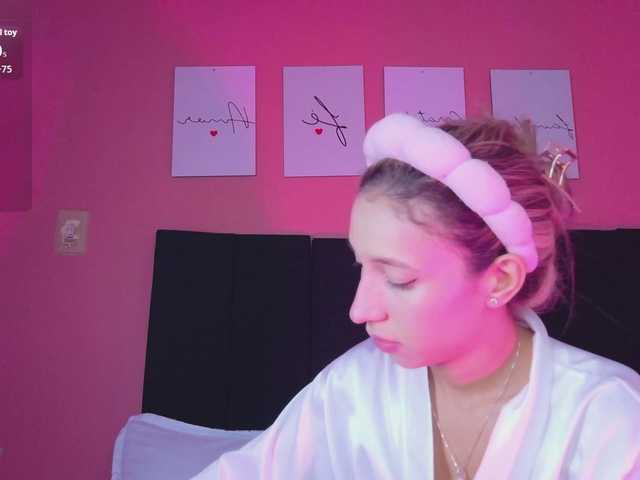 Beautifulskinny18 live cam on BongaCams