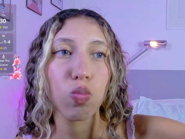 Beautifulskinny18 live cam on BongaCams