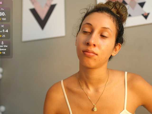 Beautifulskinny18 live cam on BongaCams