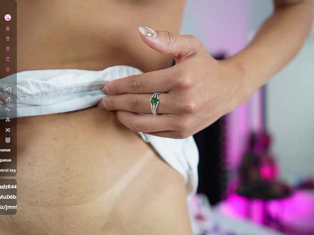 Beautifulskinny18 live cam on BongaCams