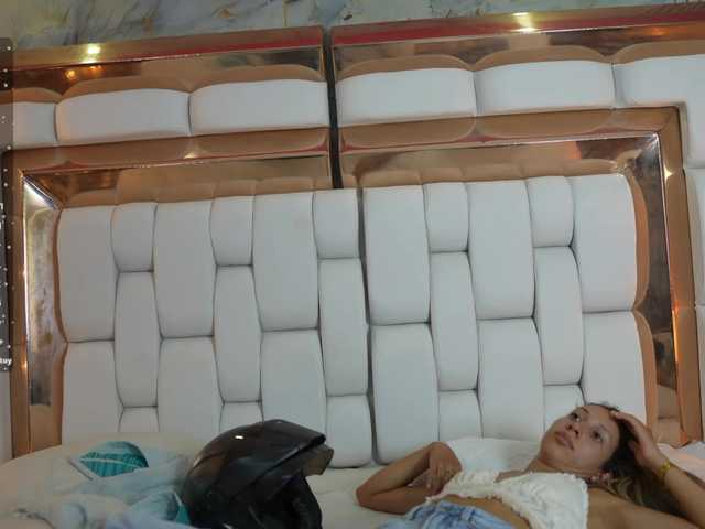 Beautifulskinny18 live cam on BongaCams