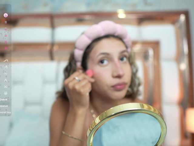 Beautifulskinny18 live cam on BongaCams