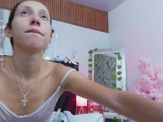 Beautifulskinny18 live cam on BongaCams