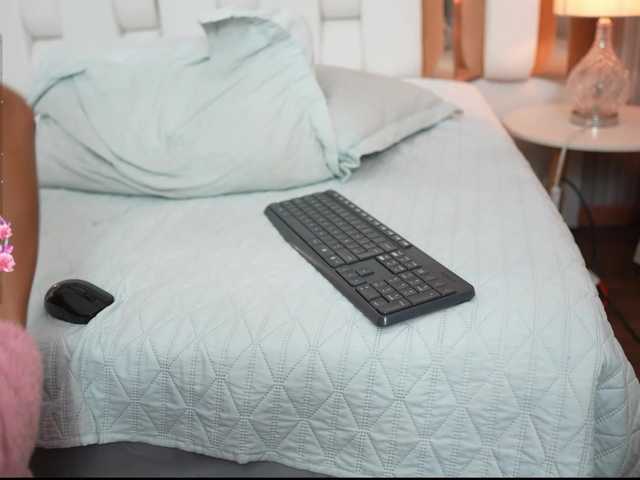 Beautifulskinny18 live cam on BongaCams