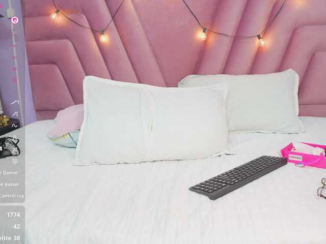 Beautifulskinny18 live cam on BongaCams