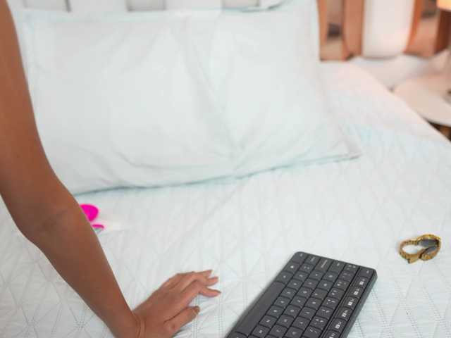 Beautifulskinny18 live cam on BongaCams