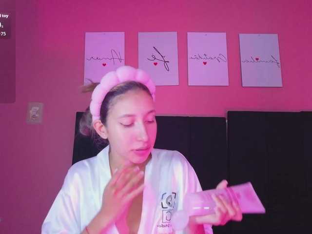Beautifulskinny18 live cam on BongaCams
