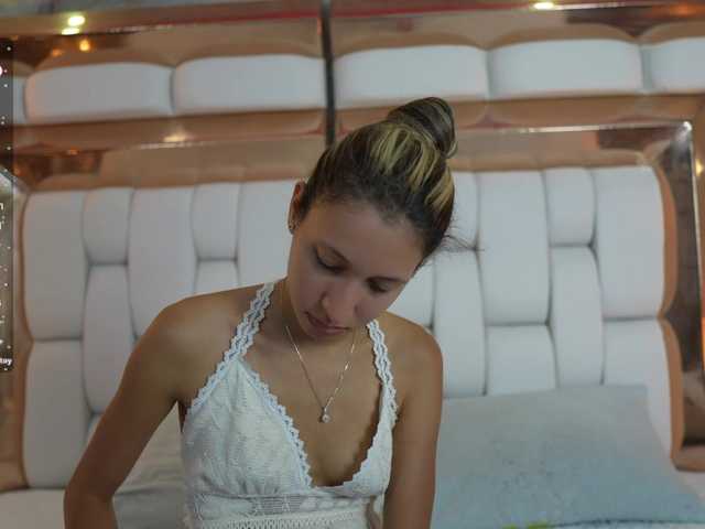 Beautifulskinny18 live cam on BongaCams