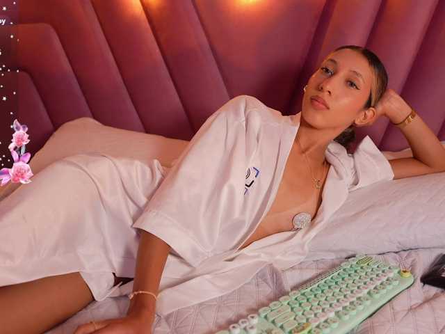 Beautifulskinny18 live cam on BongaCams