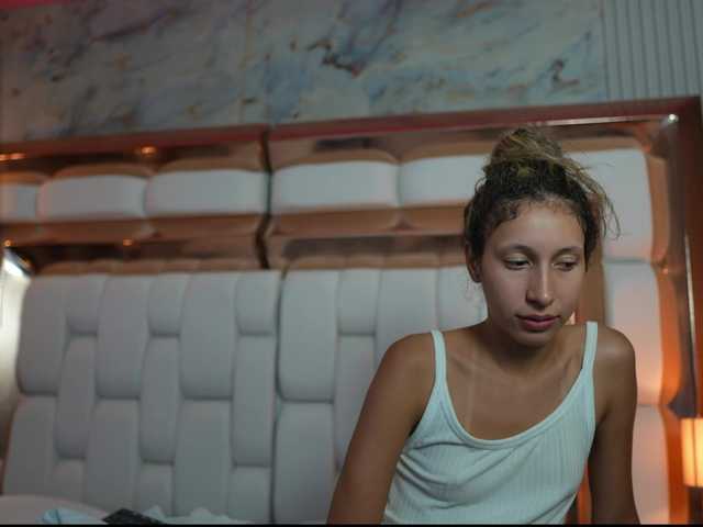 Beautifulskinny18 live cam on BongaCams