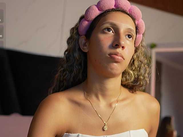 Beautifulskinny18 live cam on BongaCams