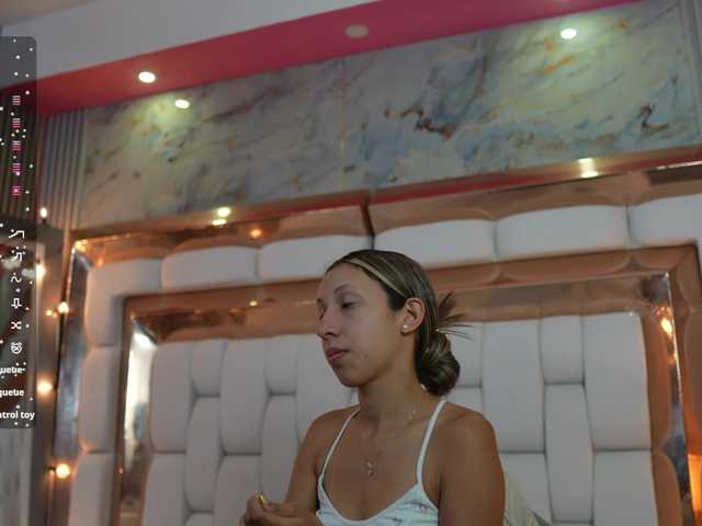 Beautifulskinny18 live cam on BongaCams