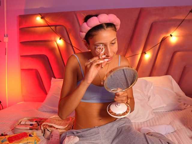 Beautifulskinny18 live cam on BongaCams