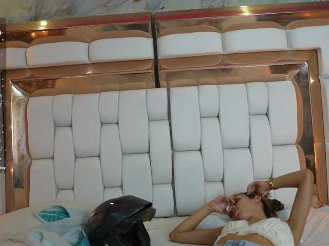 Beautifulskinny18 live cam on BongaCams