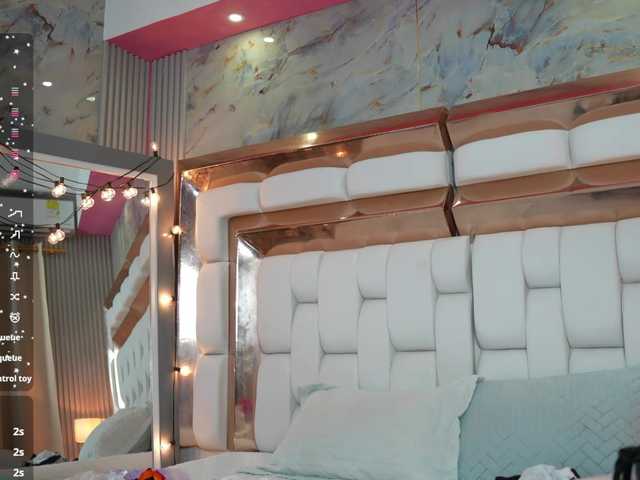 Beautifulskinny18 live cam on BongaCams