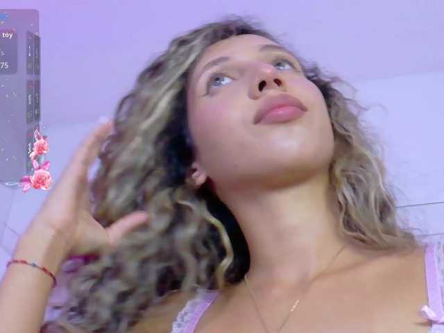 Beautifulskinny18 live cam on BongaCams