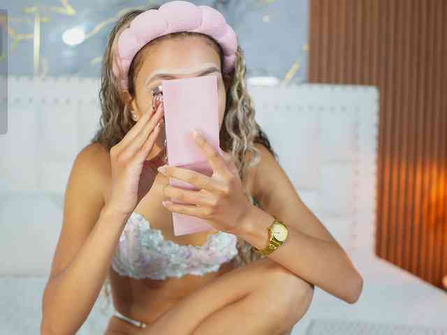 Модель: Beautifulskinny18