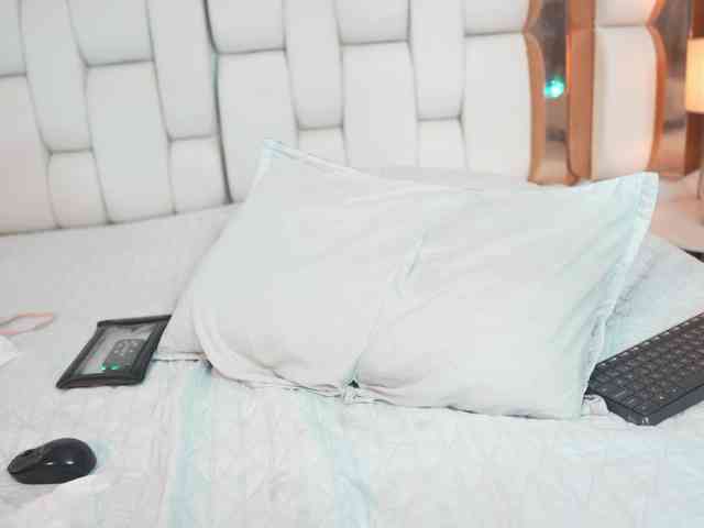 Beautifulskinny18 webcam