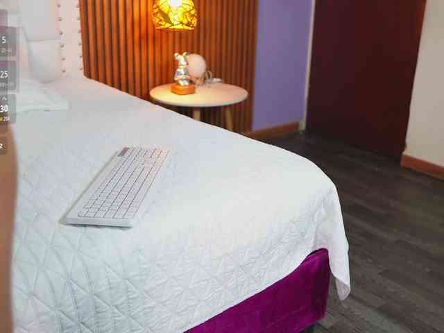 Модель: Beautifulskinny18