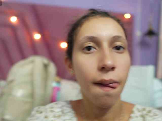 Beautifulskinny18 webcam