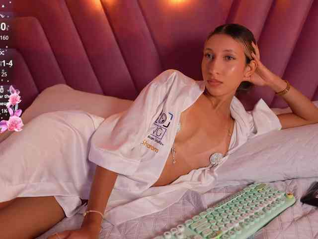 Model: Beautifulskinny18