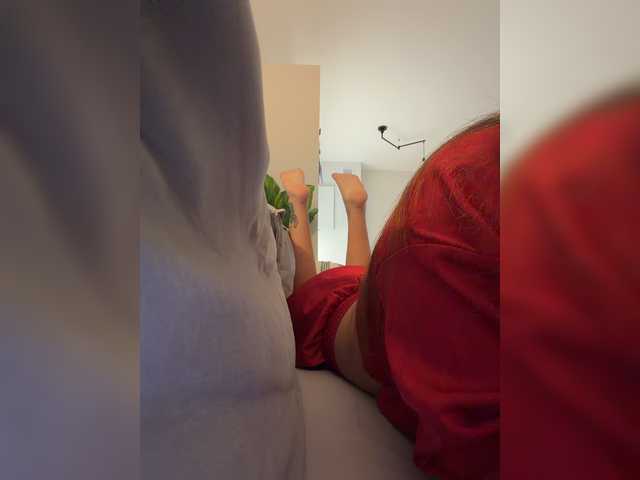 Lizzzi live cam preview