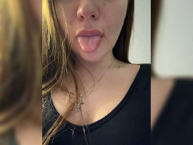 Kitiiiket live cam on BongaCams