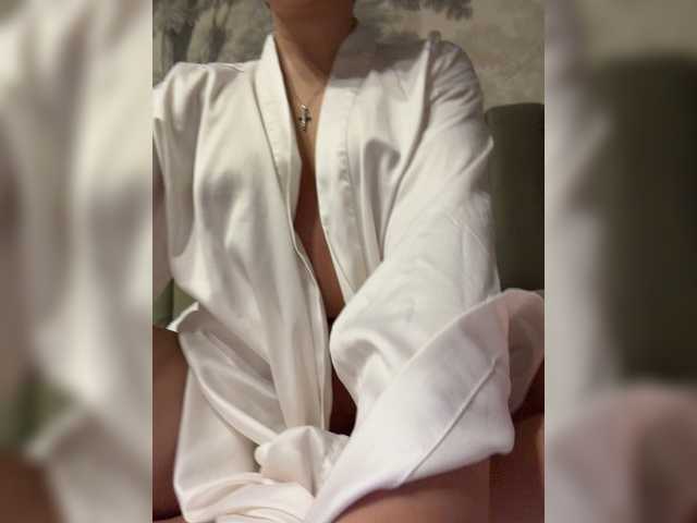Lizzzi live cam preview