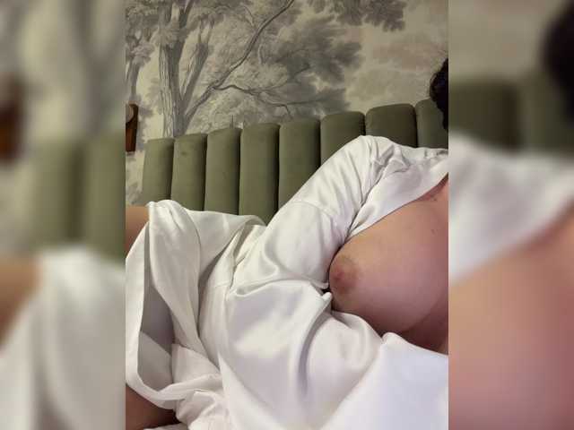 Lizzzi live cam preview