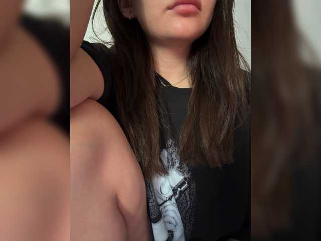 Lizzzi live cam preview