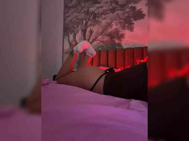 Kitiiiket Live Webcam on BongaCams