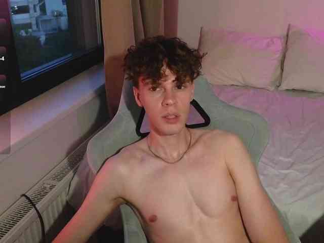 CuteThomas Live Webcam on BongaCams
