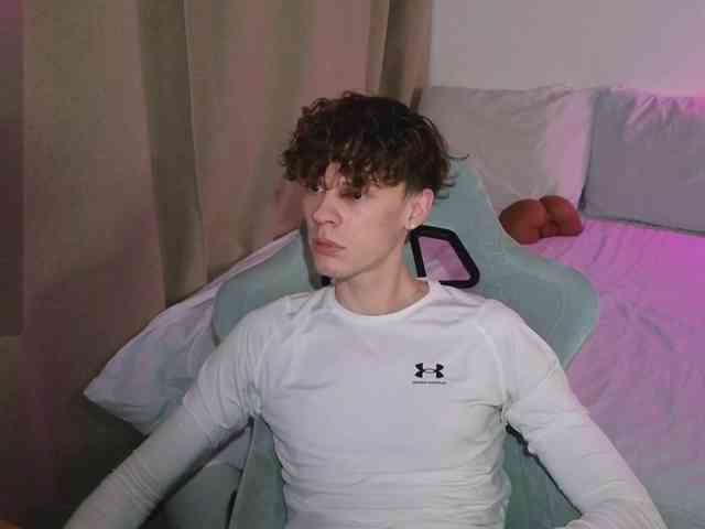 CuteThomas Live Webcam on BongaCams