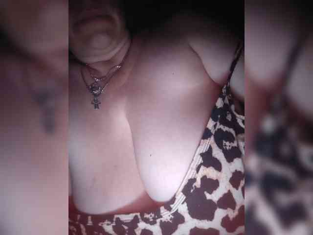 MissieLorrie webcam