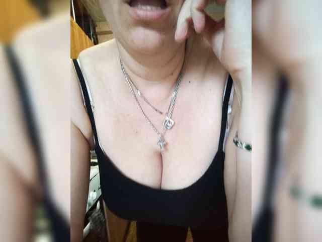 MissieLorrie webcam