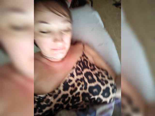 MissieLorrie webcam