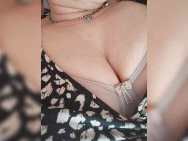 MissieLorrie webcam