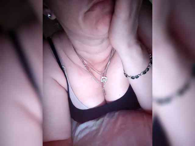 MissieLorrie webcam