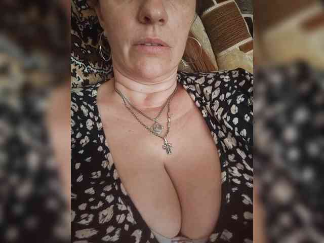 MissieLorrie webcam