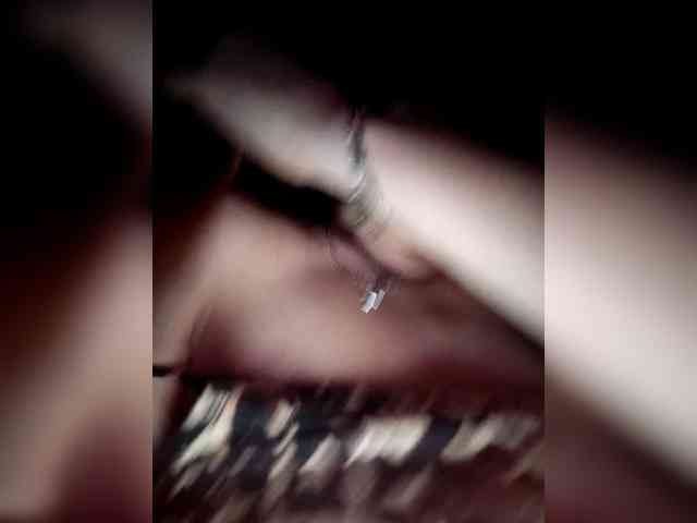 MissieLorrie webcam