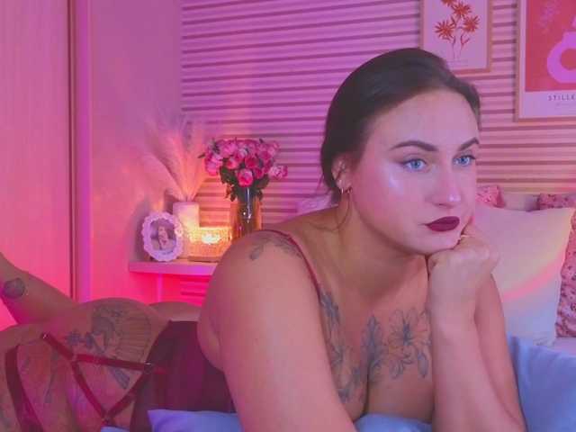 Lillii live cam on BongaCams