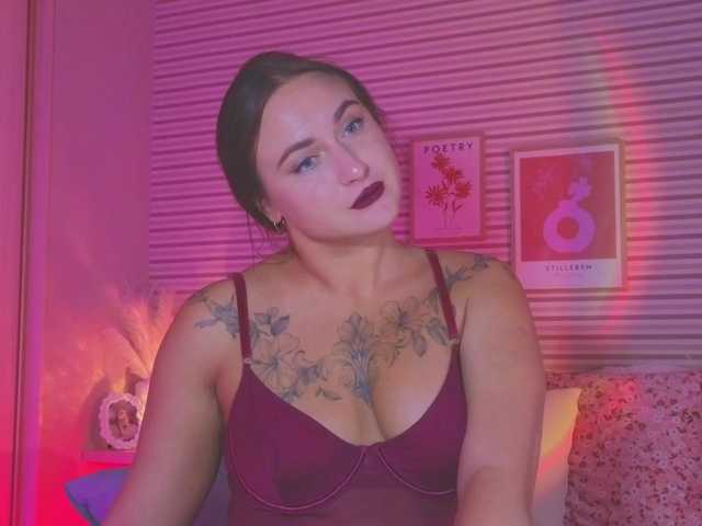 Lillii live cam on BongaCams