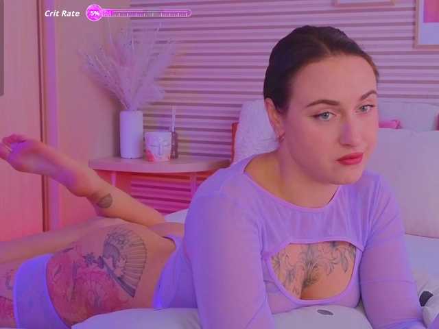 le modèle Lillii est en webcam porno dans un show sur le site bongacams, il possède les tags suivants: White/Caucasian,Brunette,Shaved
