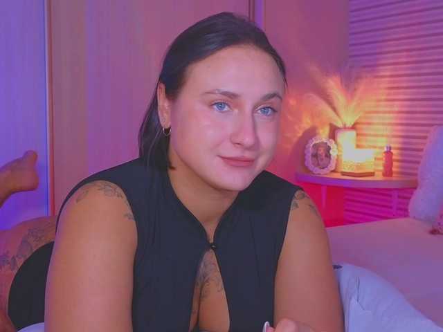 Lillii live cam on BongaCams