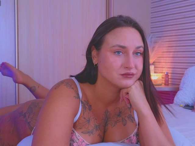 Lillii live cam on BongaCams
